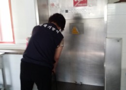 운암중학교방역 작업중